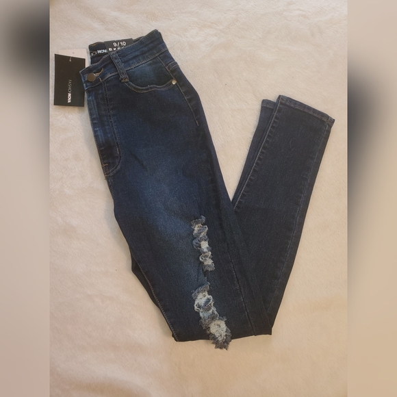 BRAND NEW Fashion Nova Distressed Jeans Size 3/4 - Picture 2 of 4